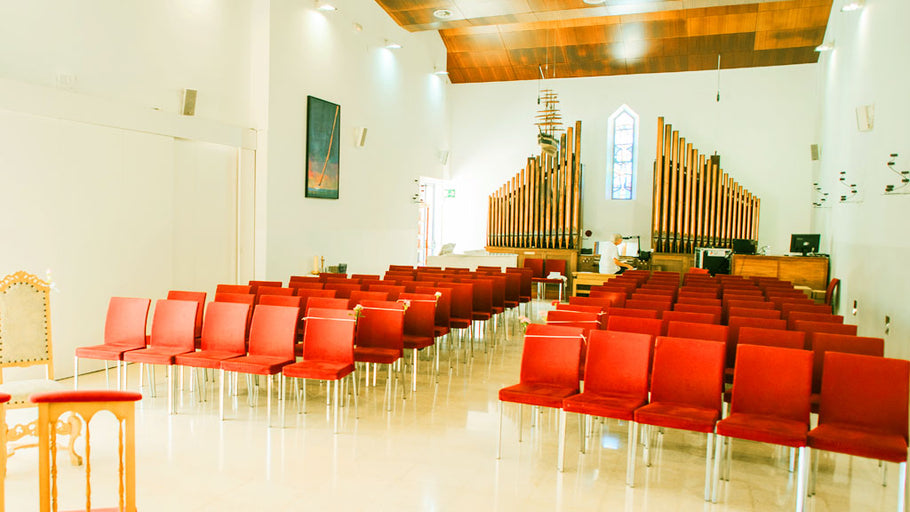 为信仰而设计：教堂布置宴会椅的最新趋势